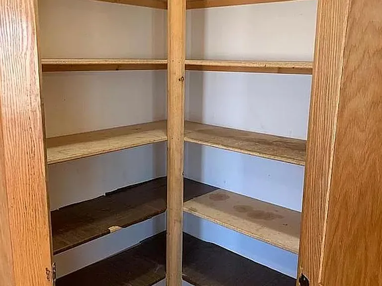 9822 Hawthorne Ave — Photo 33