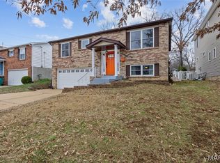 330 Oak Tree Dr, Saint Louis, MO