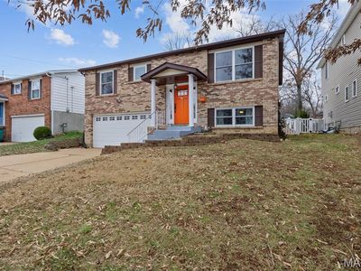 330 Oak Tree Dr, Saint Louis, MO, 63119
