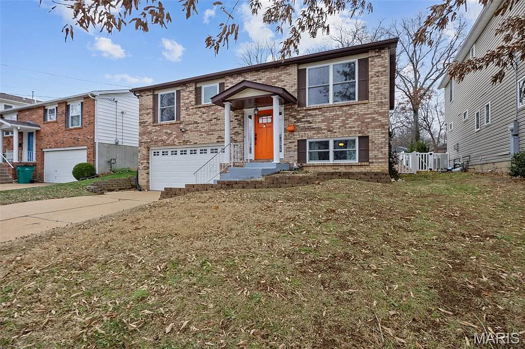 330 Oak Tree Dr photo 1