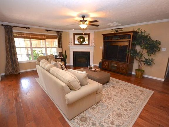 4th image of 484 Oakridge Dr