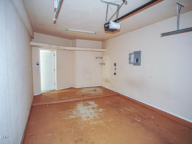 528 Green Village Ct #B — Photo 25