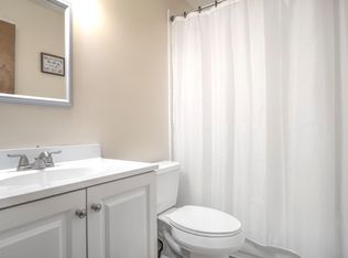 121 Lake Forest Dr, Belleville, IL