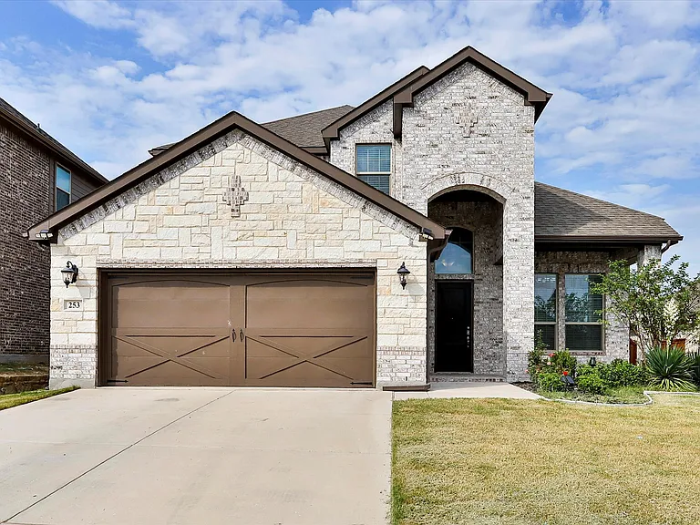 253 Gill Point Ln — Photo 1