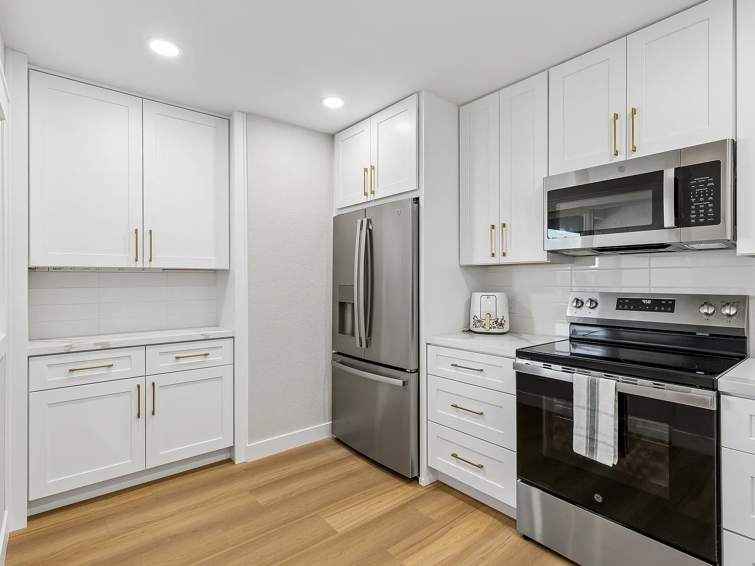 2 bed, 1135 sqft, $3,250 — Photo 4