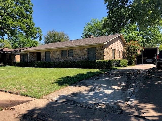 Great Curb appeal !!