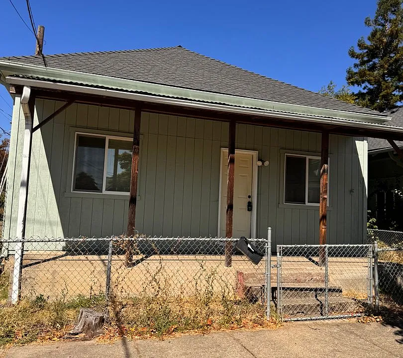328 SE Lane Ave