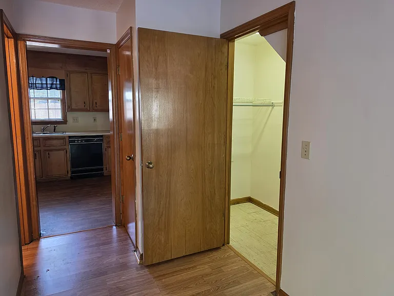 180 Glenwood Dr — Photo 6