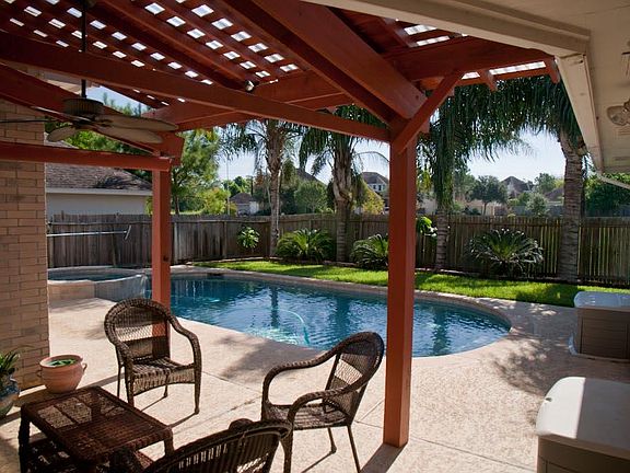 2nd image of 2410 Acadiana Ln