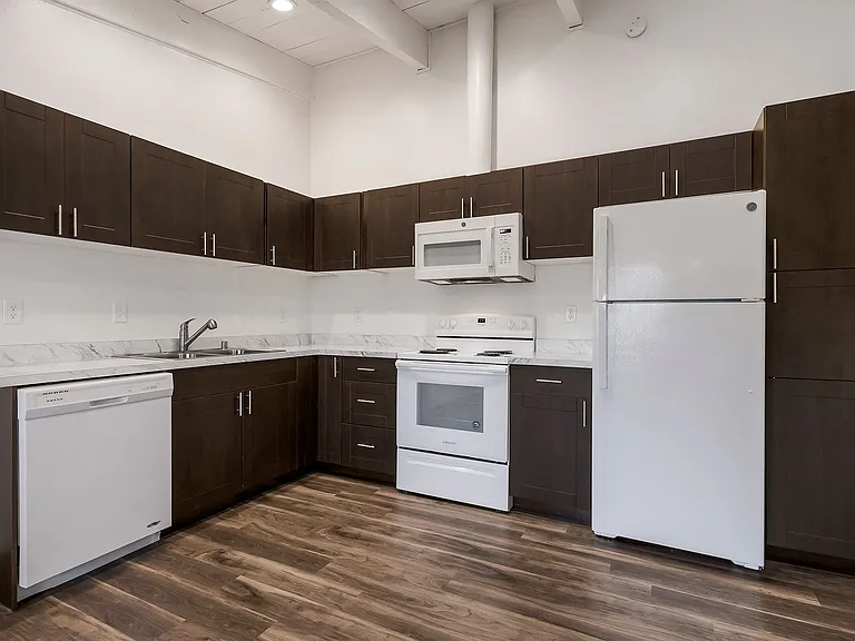 Sheridan Square Apartments — Photo 33