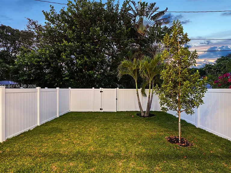 701 SW 17th St — Photo 83