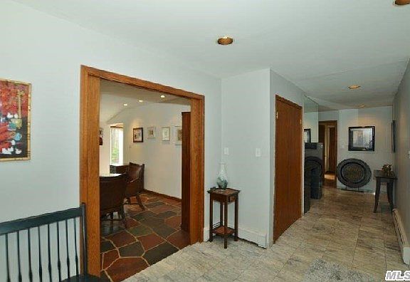 3rd image of 10 Highwood Dr