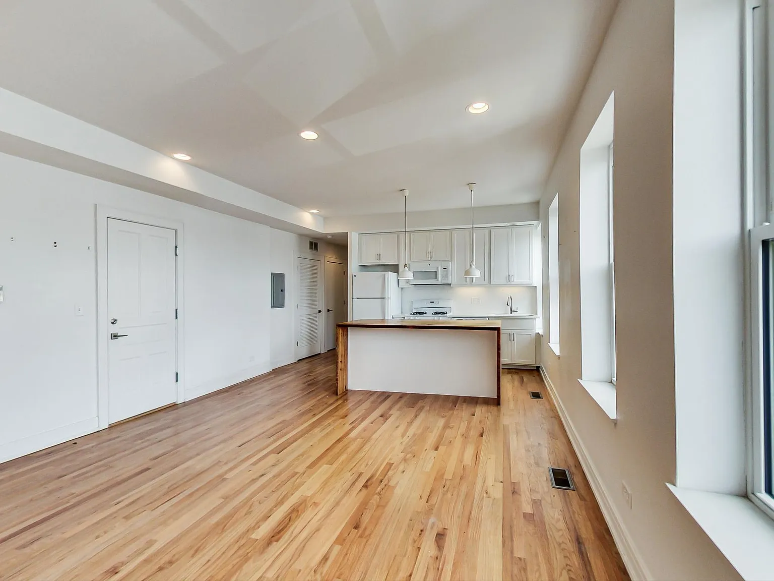 1 bed, 850 sqft, $2,399 — Photo 2
