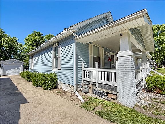 3rd image of 1536 E Main St