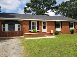 714 Regina Dr, Spring Lake, NC 28390