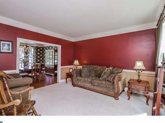 3rd image of 208 Betsy Ross Ln