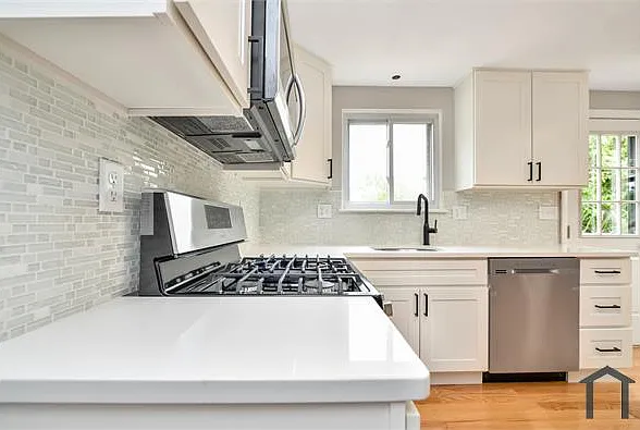 383 Pearl St — Photo 6