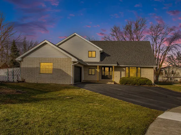 7 Ivy Ln, Dyer, IN 46311