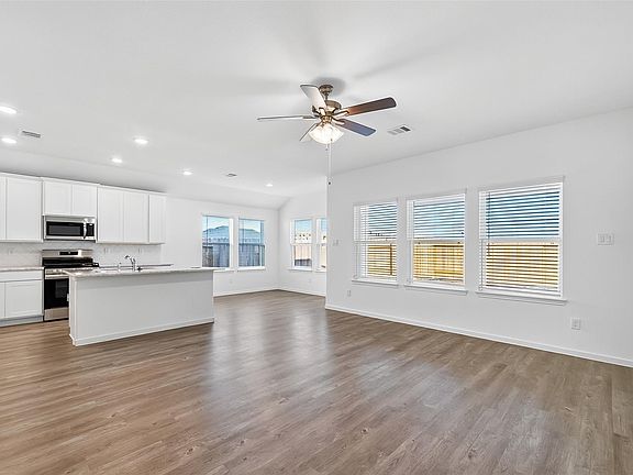 5th image of 2115 Spring Hollow Dr
