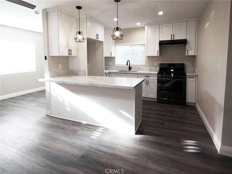 410 N 5th St — Photo 2