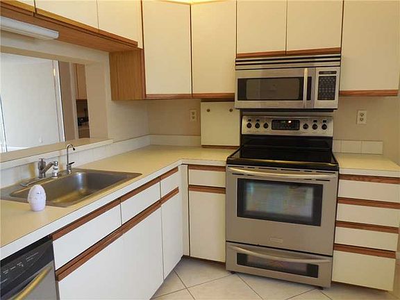 4th image of 4133 Carambola Cir S #G301