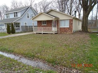 27801 Wisteria St, Harrison Township, MI 48045