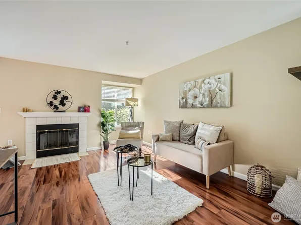 11002 SE Petrovisky #I201, Renton, WA 98055