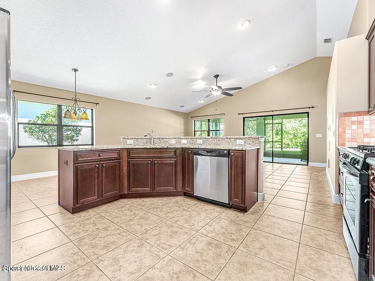 3084 Constellation Dr — Photo 7