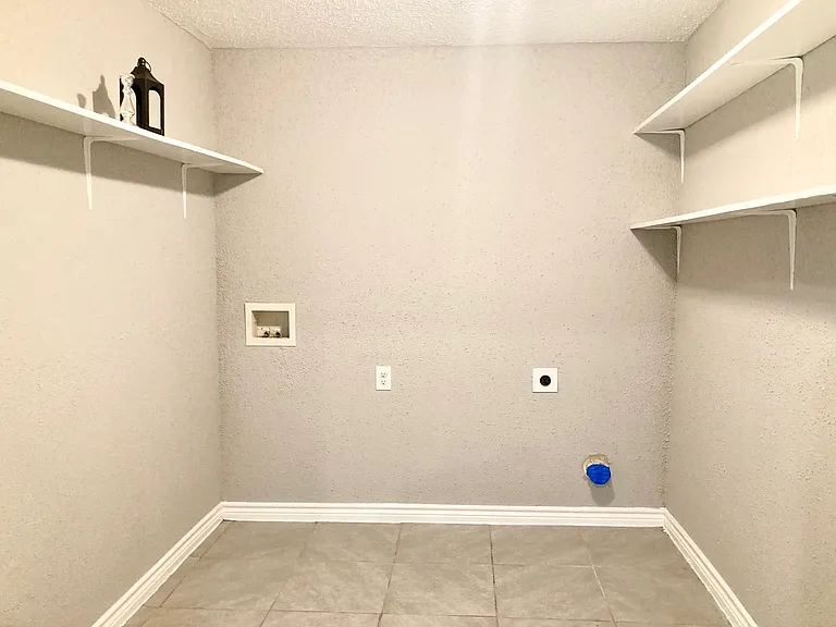 6103 Sherwood Dr — Photo 10