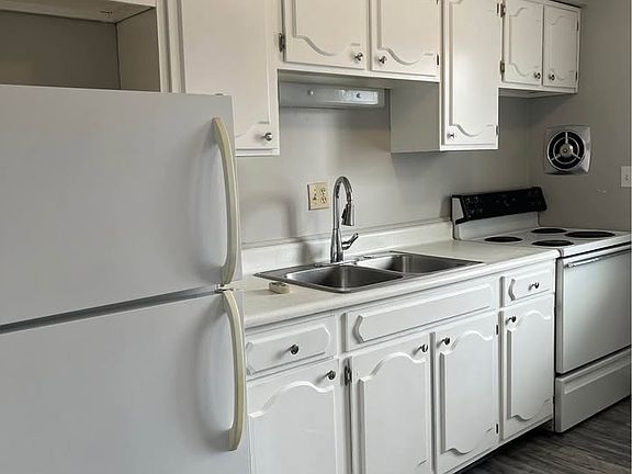 2nd image of 2200 Jefferson Ave #12