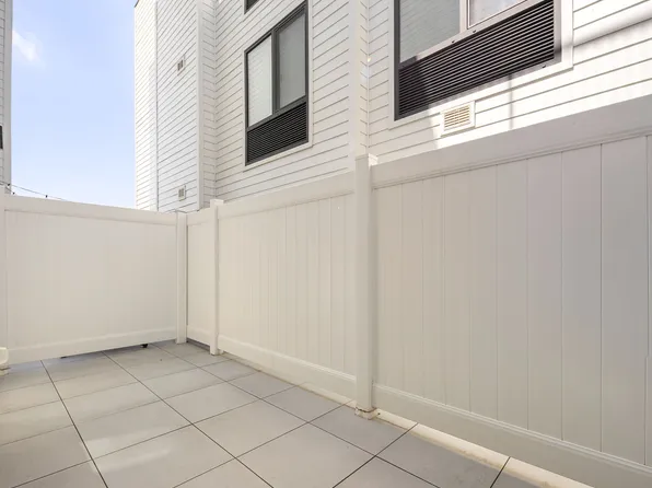 4525 Bergenwood Avenue image 70 of 74