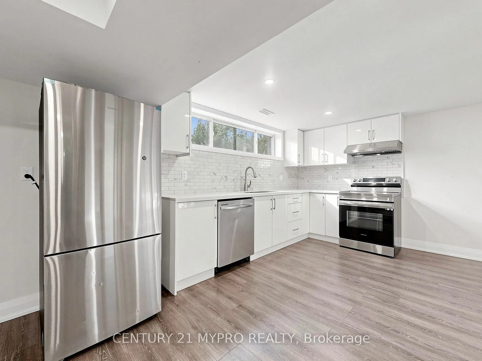 3 bed, $2,100 — Photo 3