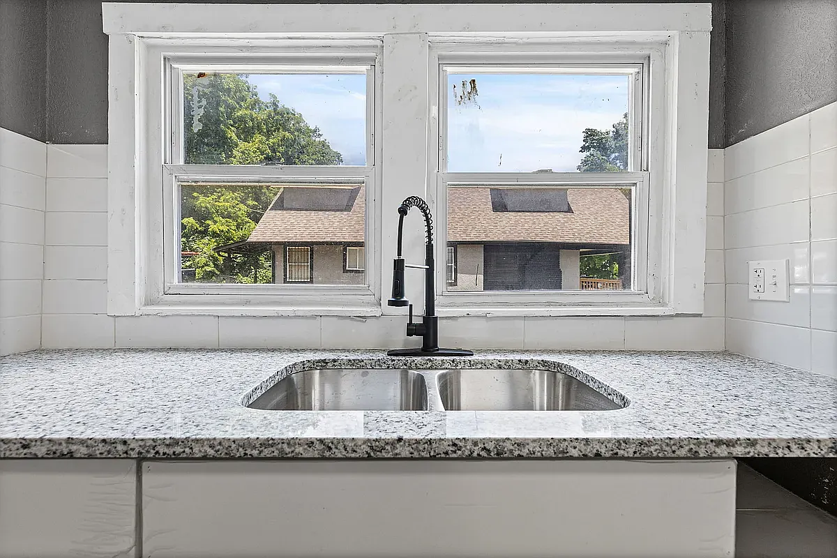 4 bed, 1640 sqft, $1,745 — Photo 4