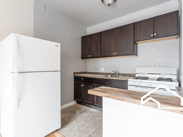 5662 N Ridge Ave #2L — Photo 2