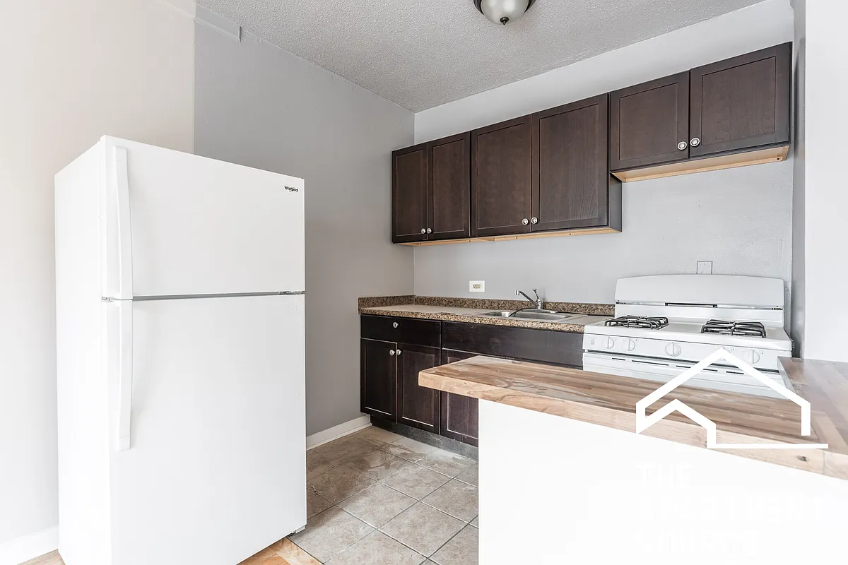 Building Photo - 5662 N Ridge Ave #2J