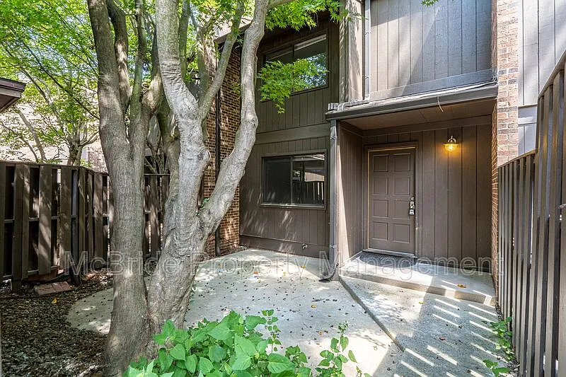 2 bed, 1.5 bath, 1400 sqft, $1,450 — Photo 2