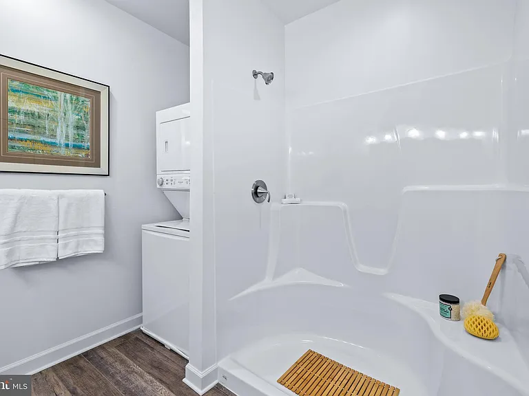 190 Cambridge Blvd — Photo 17
