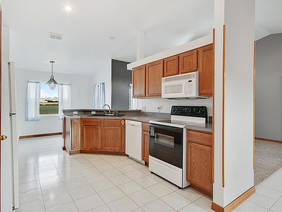 4th image of 31 Pine Arbor Dr
