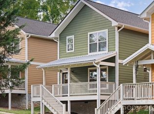 8 Cottage Cove Ln, Asheville, NC 28803