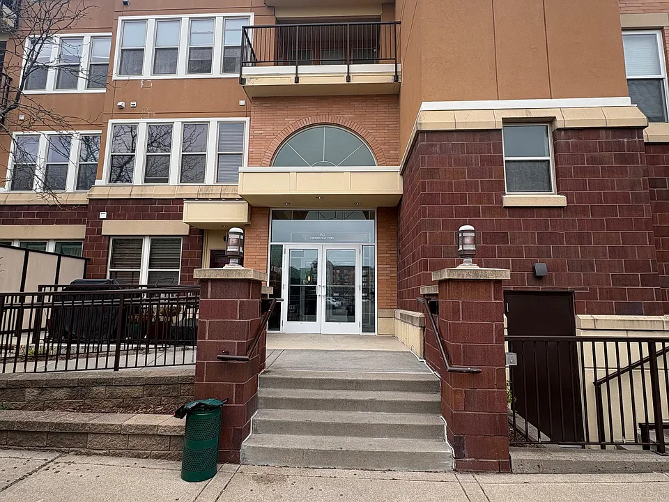 150 E Burnsville Pkwy
