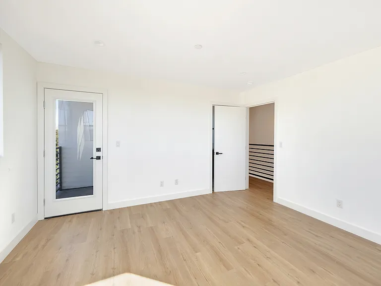 1858 S Redondo Blvd #5/6 — Photo 12