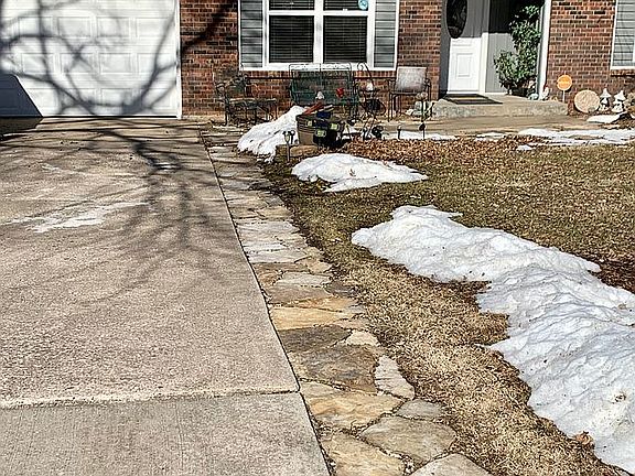2nd image of 2223 E Parkwood St