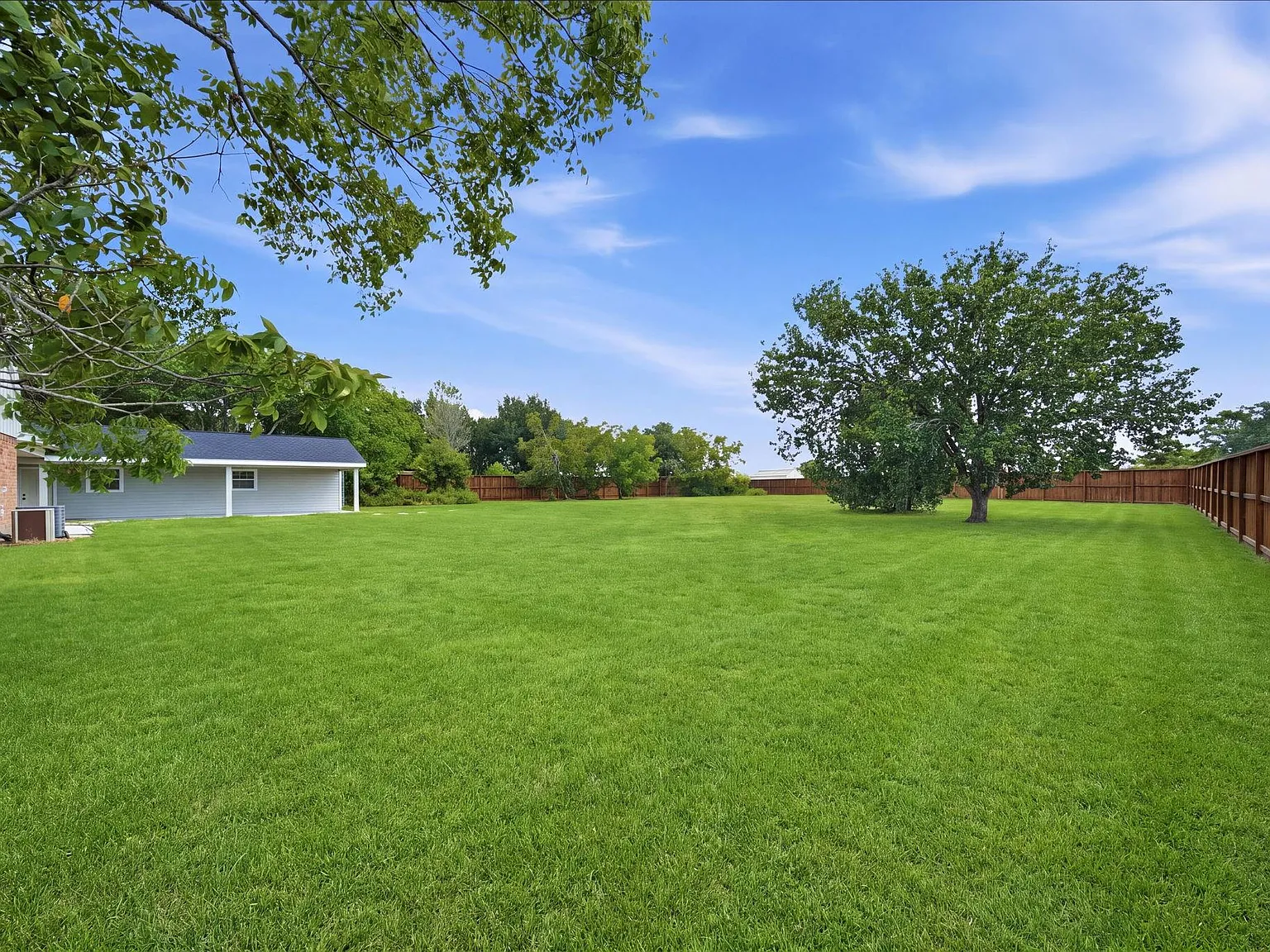 3 bed, 3.0 bath, 2052 sqft, $3,100 — Photo 3