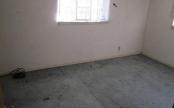 5th image of 3816 Sacramento Ave