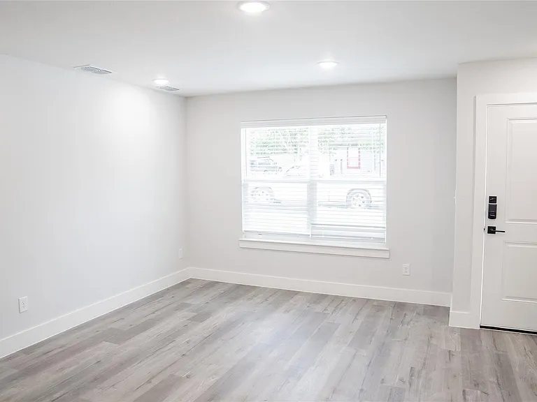 320 Henderson St #1 — Photo 7