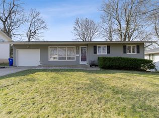 1711 Sherbrook Dr NE, Cedar Rapids, IA 52402