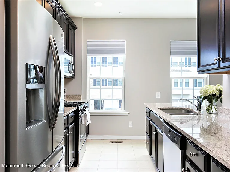 137 Beacon Ln #605 — Photo 4