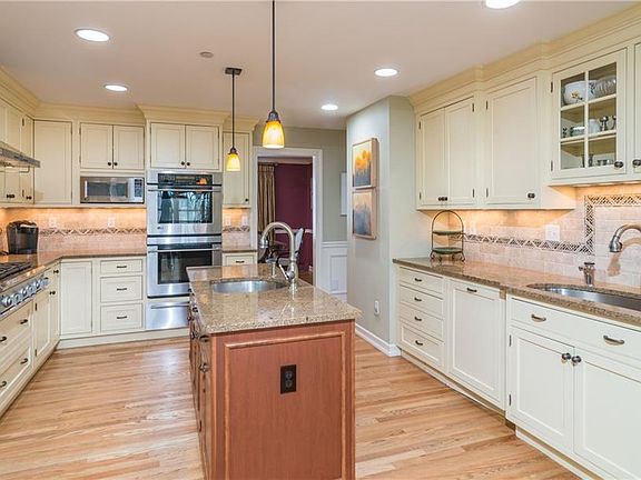 3rd image of 210 Croton Ave