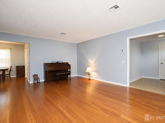 5th image of 457 Roxbury Ln #A