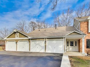 10 Waterbury Ln Unit M2, Schaumburg, IL 60193